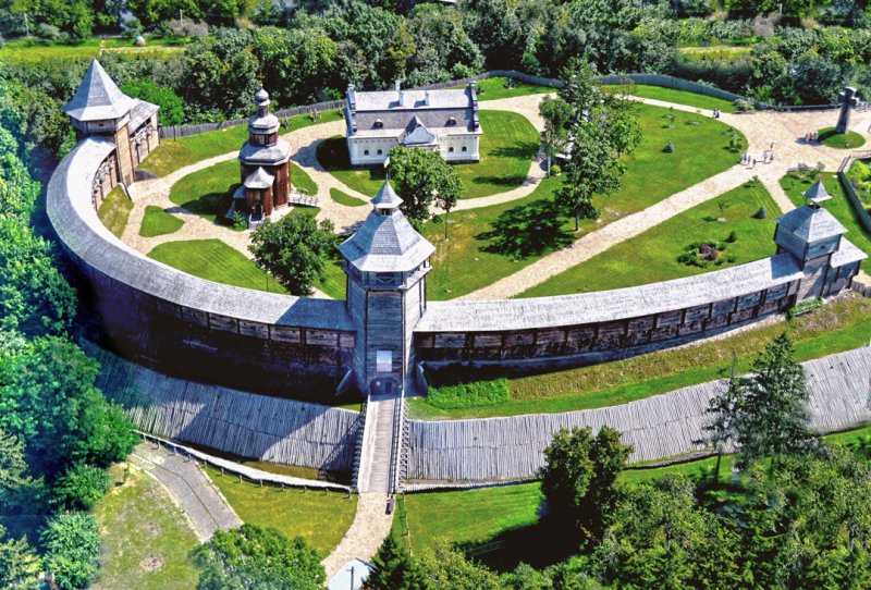 Fortifications, the Resurrection Church 2