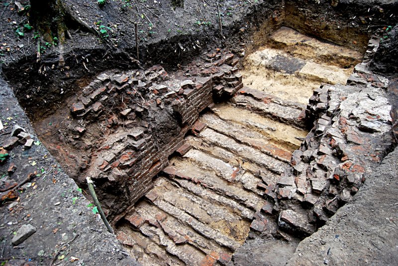 Remnants of the brick side walls and steps 2