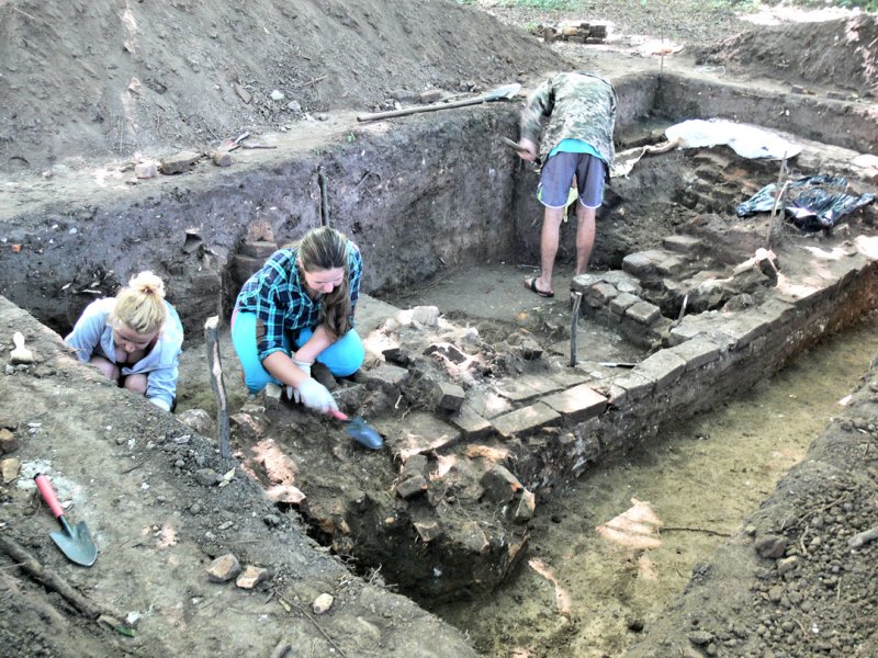 2017 excavations of the brick foundation